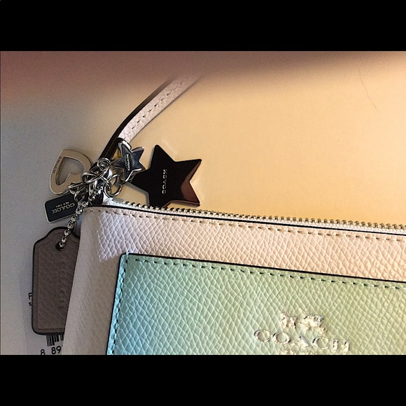 🎉HP🎉COACH (MULTIPLE CHARMS) CORNER ZIP WRISTLET/color:silver/sea glass/chalk - Picture 7 of 15